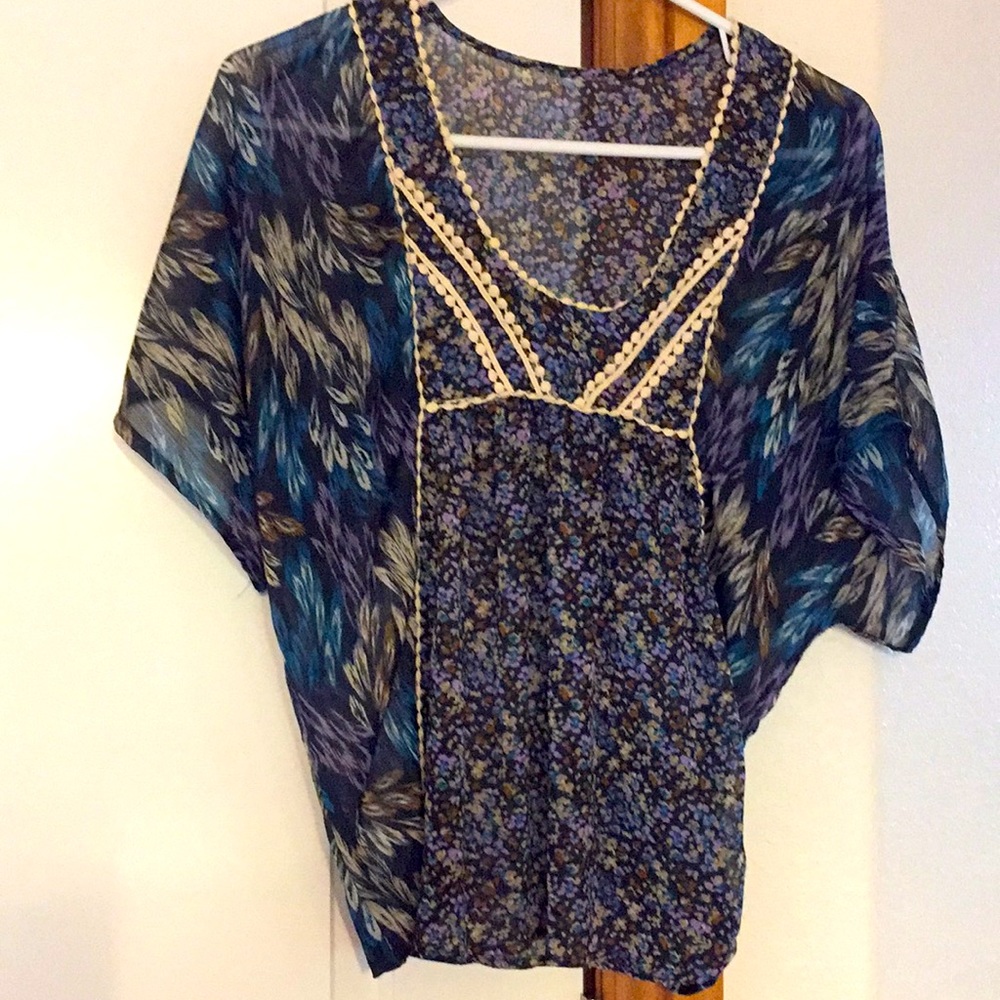 Fun Lightweight pull on colorful blouse